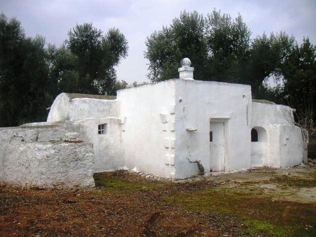 Vendita Rustici - Case di campagna - Baite - stalle e fienili - Trulli - Nuraghi a LATIANO 