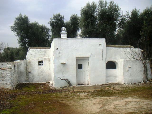 Vendita Rustici - Case di campagna - Baite - stalle e fienili - Trulli - Nuraghi a LATIANO 