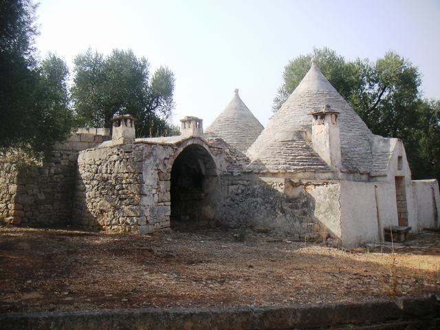 Vendita Rustici - Case di campagna - Baite - stalle e fienili - Trulli - Nuraghi a FRANCAVILLA FONTANA 