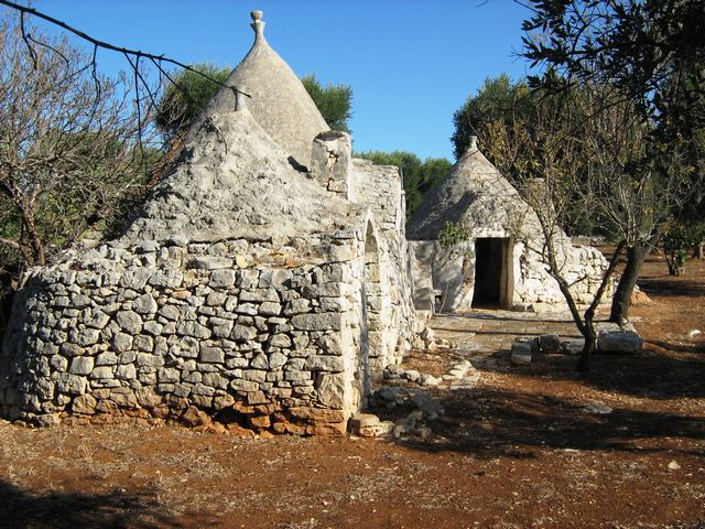 Vendita Rustici - Case di campagna - Baite - stalle e fienili - Trulli - Nuraghi a FRANCAVILLA FONTANA 