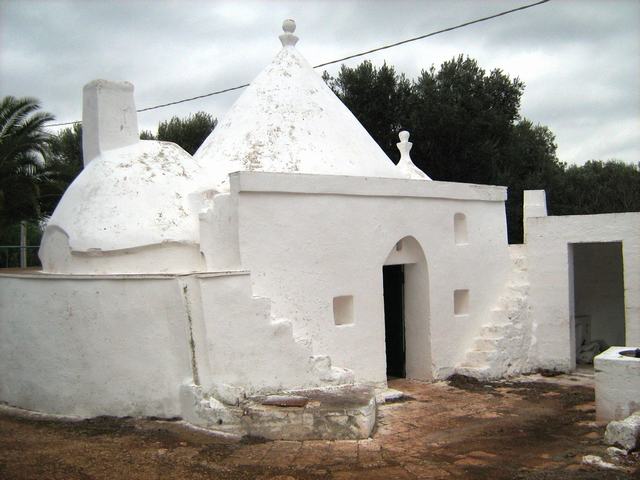 Vendita Rustici - Case di campagna - Baite - stalle e fienili - Trulli - Nuraghi a OSTUNI 