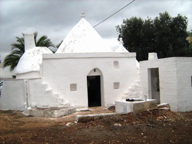 Vendita Rustici - Case di campagna - Baite - stalle e fienili - Trulli - Nuraghi a OSTUNI 