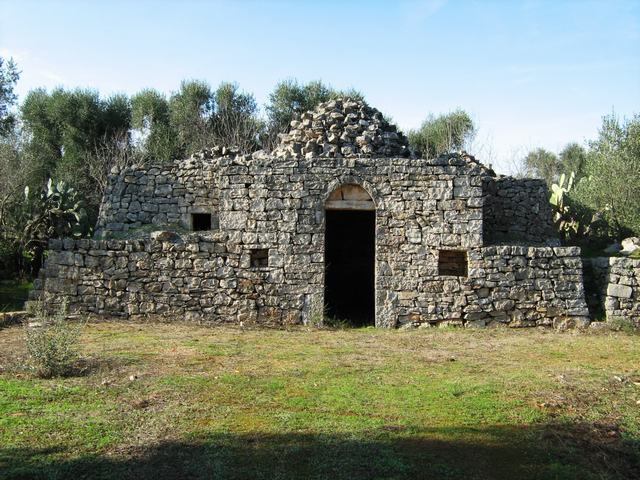 Vendita Rustici - Case di campagna - Baite - stalle e fienili - Trulli - Nuraghi a LATIANO 