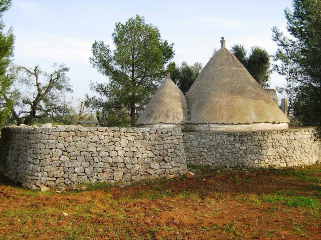 Vendita Rustici - Case di campagna - Baite - stalle e fienili - Trulli - Nuraghi a LATIANO 