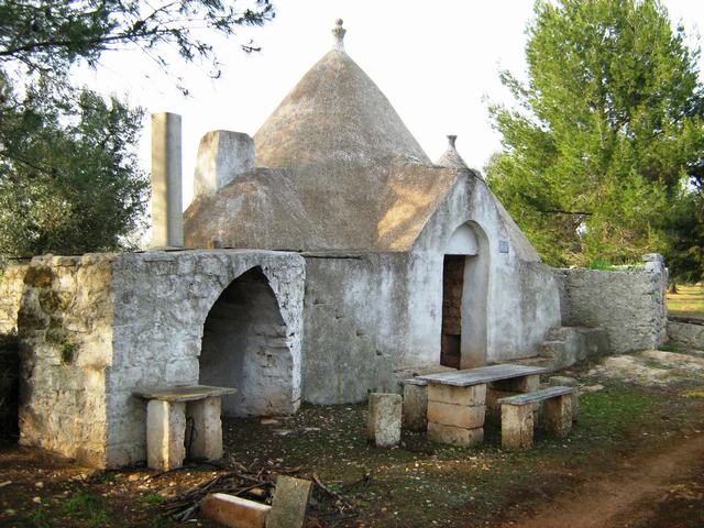 Vendita Rustici - Case di campagna - Baite - stalle e fienili - Trulli - Nuraghi a LATIANO 