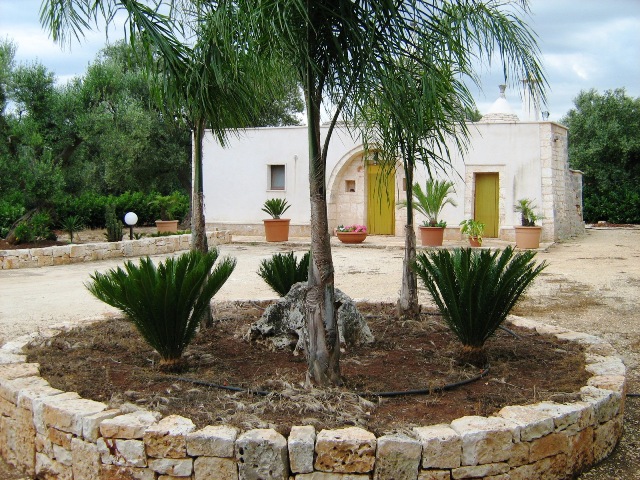 Affittasi Rustici - Case di campagna - Baite - stalle e fienili - Trulli - Nuraghi a SAN MICHELE SALENTINO 