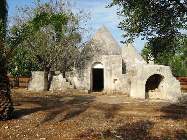 Vendita Rustici - Case di campagna - Baite - stalle e fienili - Trulli - Nuraghi a LATIANO 