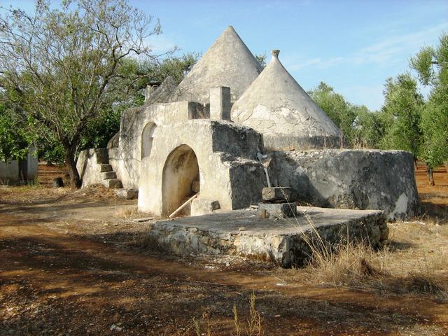 Vendita Rustici - Case di campagna - Baite - stalle e fienili - Trulli - Nuraghi a LATIANO 