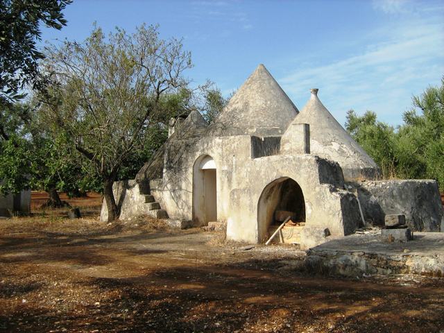 Vendita Rustici - Case di campagna - Baite - stalle e fienili - Trulli - Nuraghi a LATIANO 