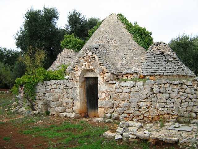 Vendita Rustici - Case di campagna - Baite - stalle e fienili - Trulli - Nuraghi a OSTUNI 