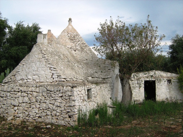 Vendita Rustici - Case di campagna - Baite - stalle e fienili - Trulli - Nuraghi a OSTUNI 