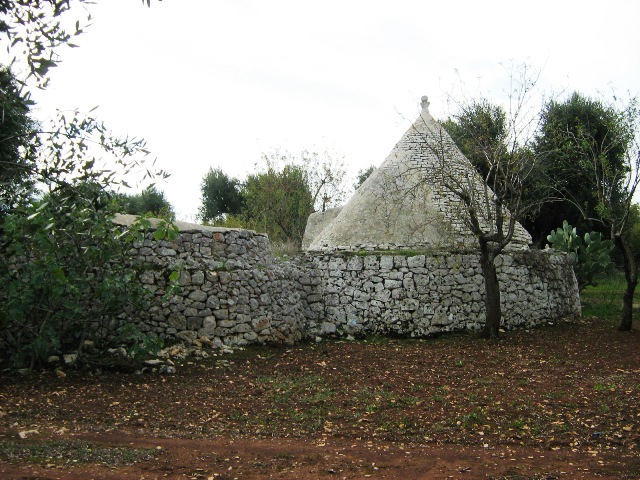 Vendita Rustici - Case di campagna - Baite - stalle e fienili - Trulli - Nuraghi a OSTUNI 