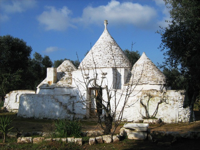 Vendita Rustici - Case di campagna - Baite - stalle e fienili - Trulli - Nuraghi a LATIANO 