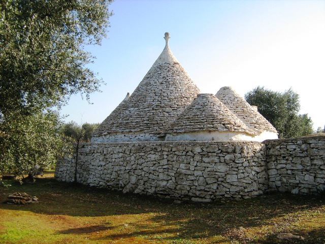 Vendita Rustici - Case di campagna - Baite - stalle e fienili - Trulli - Nuraghi a LATIANO 