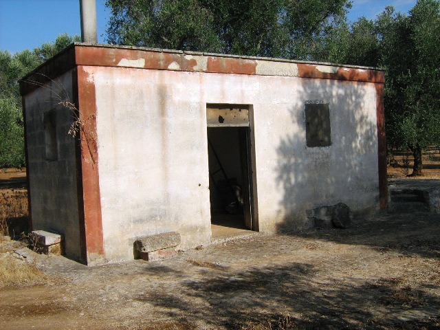 Vendita Rustici - Case di campagna - Baite - stalle e fienili - Trulli - Nuraghi a LATIANO 