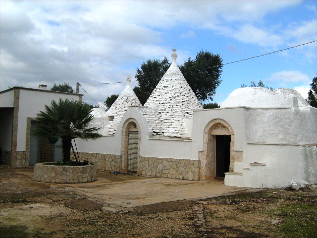 Vendita Rustici - Case di campagna - Baite - stalle e fienili - Trulli - Nuraghi a CEGLIE MESSAPICA 