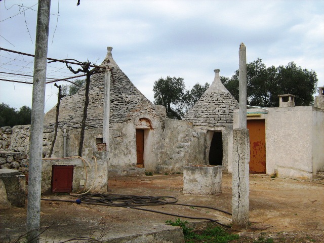 Vendita Rustici - Case di campagna - Baite - stalle e fienili - Trulli - Nuraghi a CEGLIE MESSAPICA 